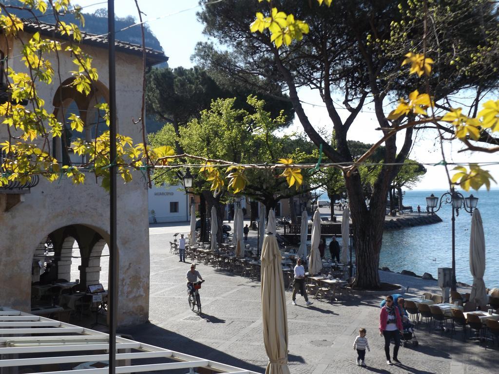 Appartamento Casa Glicine Garda  Esterno foto